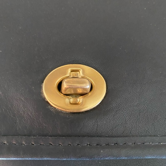 Coach Vintage Court 9870 Navy Leather Crossbody Shoulder Bag Purse - Picture 6 of 11